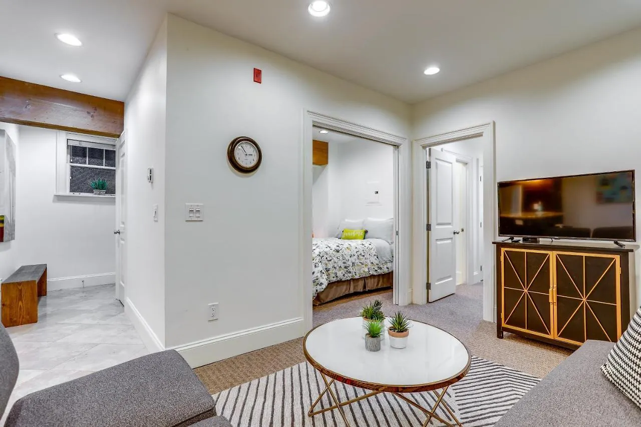 Apartment Seattle Condo With Parking, Near Space Needle!