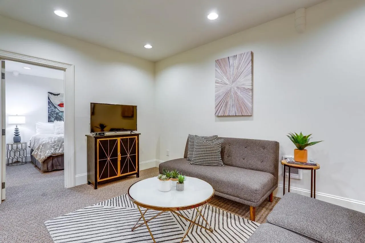 Apartment Seattle Condo With Parking, Near Space Needle!