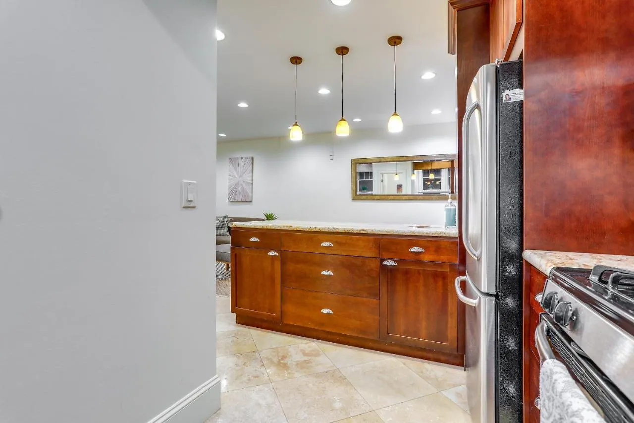 Apartment Seattle Condo With Parking, Near Space Needle!
